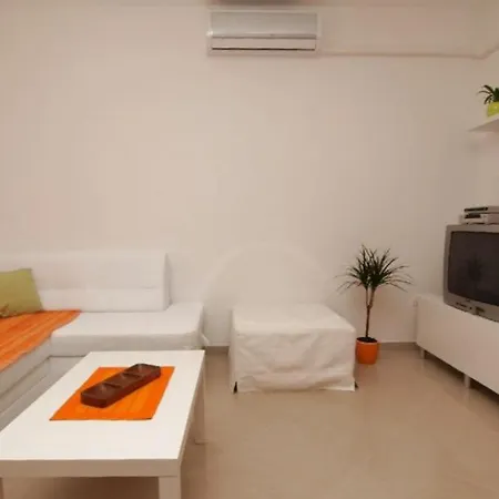 Апартаменты With A Parking Space Liznjan, Medulin - 7424 Лижнян